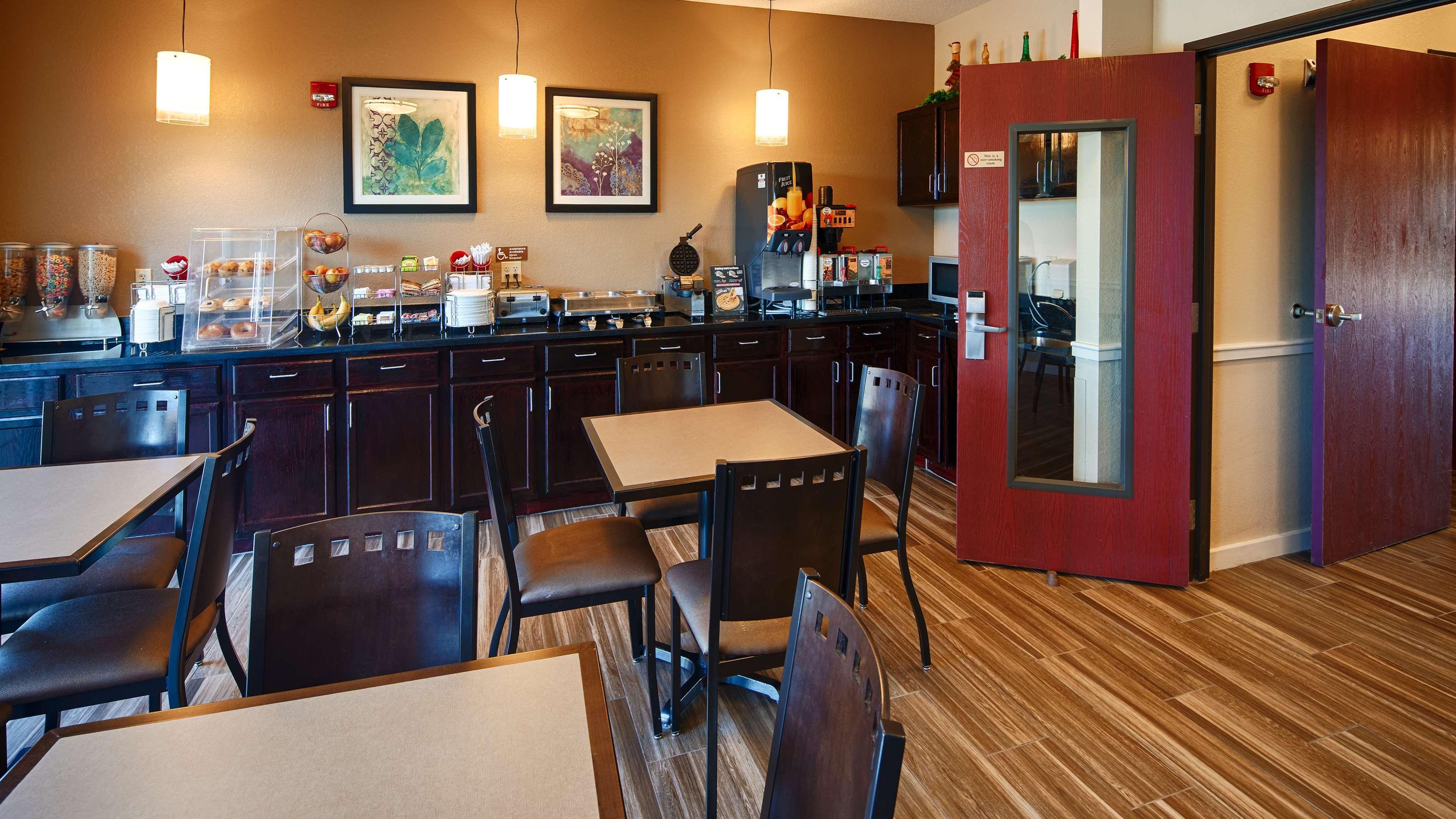 Best Western Governors Inn And Suites Wichita Dış mekan fotoğraf